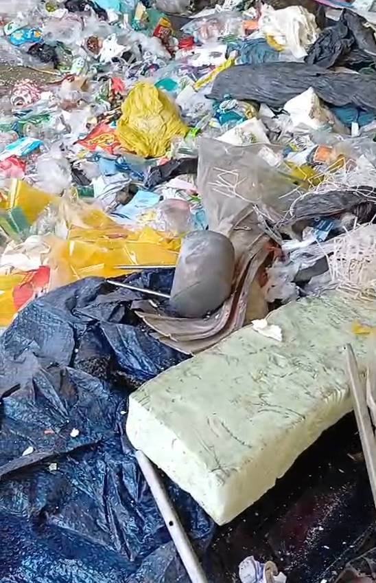 Vážení spoluobčané,  obracíme se na vás s naléhavou výzvou ohledně třídění plastů. Ve žlutých kontejnerech se objevily stavební materiály, části aut i objemný odpad, který tam vůbec nepatří.  ???? Výsledek?  Podívejte se v příloze.