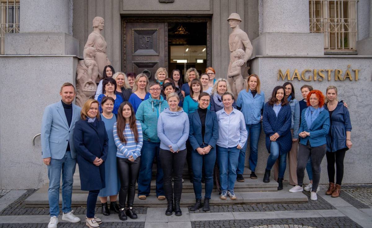 Odbor sociálních služeb Magistrátu města Frýdku-Místku si opět připomíná Světový den porozumění autismu, který připadá na 2. dubna. Zaměstnanci se oděli do modré barvy, která symbolizuje komunikaci a sebevyjádření. Čtěte na webu města: PŘIPOMÍNÁME SI SVĚTOVÝ DEN POROZUMĚNÍ AUTISMU | Frýdek-Místek