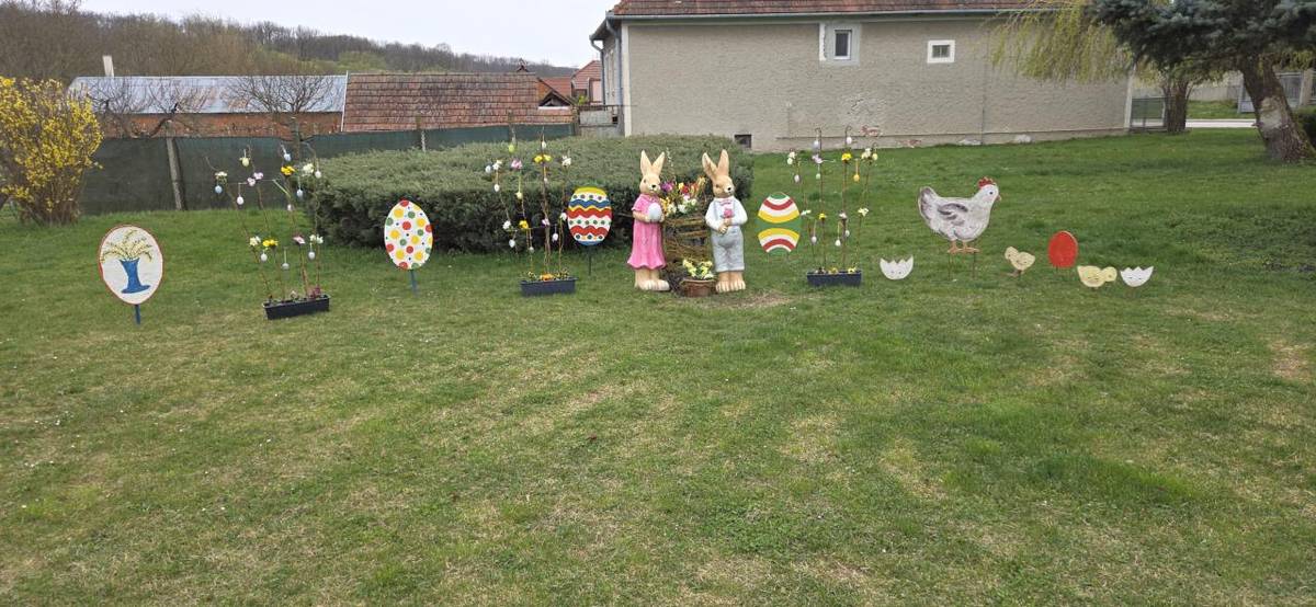 Veľkonočná jarná výzdobu v parku