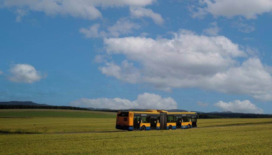 Zlín - V očekávání výrazně vyššího zájmu veřejnosti o návštěvu Zoo Zlín v období Velikonoc a v návaznosti na jedno z uzavřených parkovišť v jejím okolí nasadí Dopravní společnost Zlín – Otrokovice na linky 4 a 5 více kapacitní kloubová vozidla – tři autobusy a jeden trolejbus. Opatření bude platit od pátku 3. dubna do Velikonočního pondělí 6. dubna, v časech od přibližně 9 do 17 hodin.