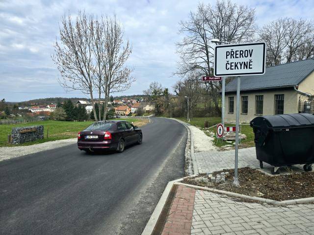 Krajská silnice II/436 mezi Čekyní a Penčicemi projde od úterý 7. dubna rekonstrukcí, práce potrvají do 7. října. Stavba bude probíhat ve dvou etapách, přičemž první z nich potrvá do 31. července. Čekyně nebude po dobu prací průjezdná, vjezd bude umožněn pouze místním obyvatelům. Objízdná trasa povede po silnici I/55 s odbočením na Nelešovice a následně do Penčic. Penčice zůstanou průjezdné bez omezení.                               Číst dál...