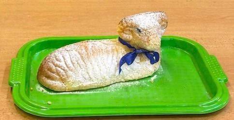 Dnes čekalo na děti ve třídě nádherné překvapení! Naše milé paní kuchařky jim připravily voňavé velikonoční beránky, na kterých si děti po svačince společně pochutnaly. Jak se dalo čekat, nezůstal ani drobeček! Moc děkujeme za toto krásné a chutné zpestření dne. ????????