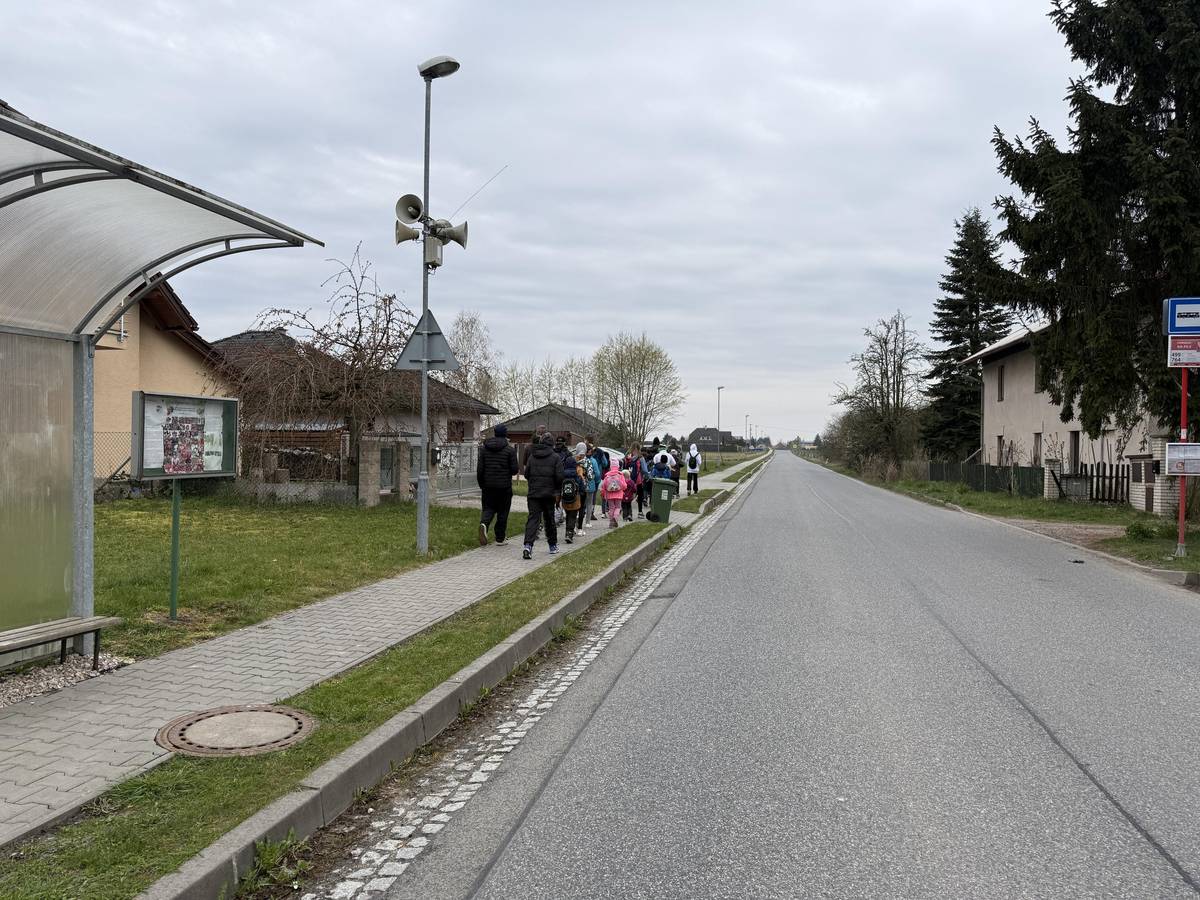 Dobrý den, zítra od 8:00 hodin vyrazí po obci 26 dětí na tradiční vyřehtávání. Začínat se bude na Květníku a postupně projdou celou vesnici. Prosíme občany, aby jim, pokud budou doma, otevřeli, vyslechli je a případně je potěšili drobnou sladkostí či malým příspěvkem. Děkujeme za podporu této hezké tradice.