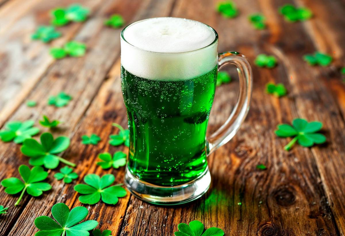 Na Zelený čtvrtek 2.4.2026 čepované ZELENÉ PIVO  na hřišti Herálec.