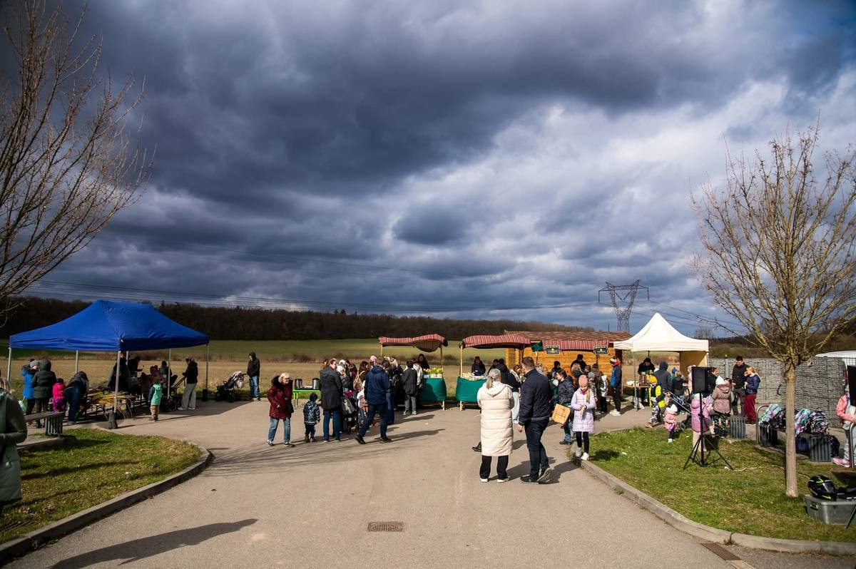 Základní a mateřská škola Formanská za přispění městské části uspořádaly v úterý 31. března 2026 velikonoční jarmark. Děti se podílely na výrobě velikonočních předmětů, které byly návštěvníkům nabídnuty k prodeji.   Pro děti byla připravena dílnička,  kde si mohly vyzkoušet svou zručnost.  Vedení městské části a členové JSDH zajišťovali občerstvení v podobě párků v rohlíku. Výtěžek z prodeje ve výši 1 300 Kč byl následně rozdělen mezi ZŠ a MŠ.