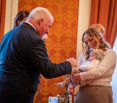 V úterý 31. 3. 2026 odpoledne v obřadní síni radnice probíhalo vítání malých občánků města Čáslavi. Všem přejeme do života pevné zdraví, štěstí, rodičovskou lásku a to nejkrásnější dětství. Fotogaler...