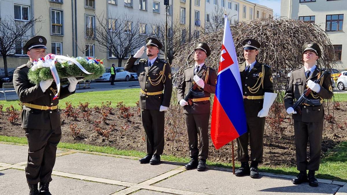 Mesto Piešťany si 1. apríla pripomenulo 81. výročie oslobodenia mesta počas druhej svetovej vojny.