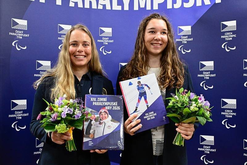 Naše rodačka Simona Bubeníčková právě pokřtila novou knihu! 📖 Pokud sledujete sport, určitě vám neuniklo, že české medailistky Simona Bubeníčková a Carina Edlingerová nedávno pokřtily novou knihu. Obě sportovkyně jsou úspěšnými reprezentantkami České republiky v parabiatlonu a para běžeckém lyžování. Simono, moc gratulujeme a přejeme mnoho dalších sportovních i osobních úspěchů! ❤️ Pro všechny zájemce máme dobrou zprávu: knihu jsme zakoupili do fondu naší místní knihovny. Od příštího týdne si ji můžete přijít vypůjčit a nahlédnout tak do světa XIV. Zimních paralympijských her 2026.