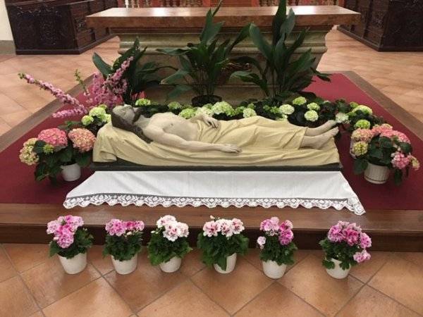 Informujeme občany, že na Velký pátek 3. dubna 2026 bude kostel sv. Mikuláše otevřen pro veřejnost.  Kdy: 10:00 – 18:00 hod. Možnost nahlédnout k Božímu hrobu a setrvat v tiché modlitbě.  Všichni jste srdečně zváni k tiché úctě a rozjímání v prostorách kostela.