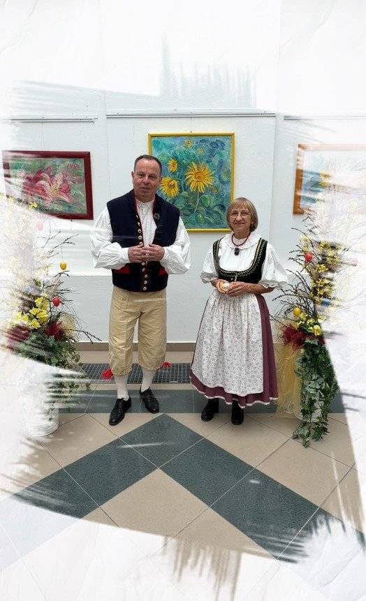 Starosta Jan Bauer s Růženou Vincikovou připomínají velikonoční tradice a zvou vás na pekání na parkovišti u hřbitova. Těšíme se na vás a přejeme všem klidné, radostné a veselé Velikonoce! 🐰🌸