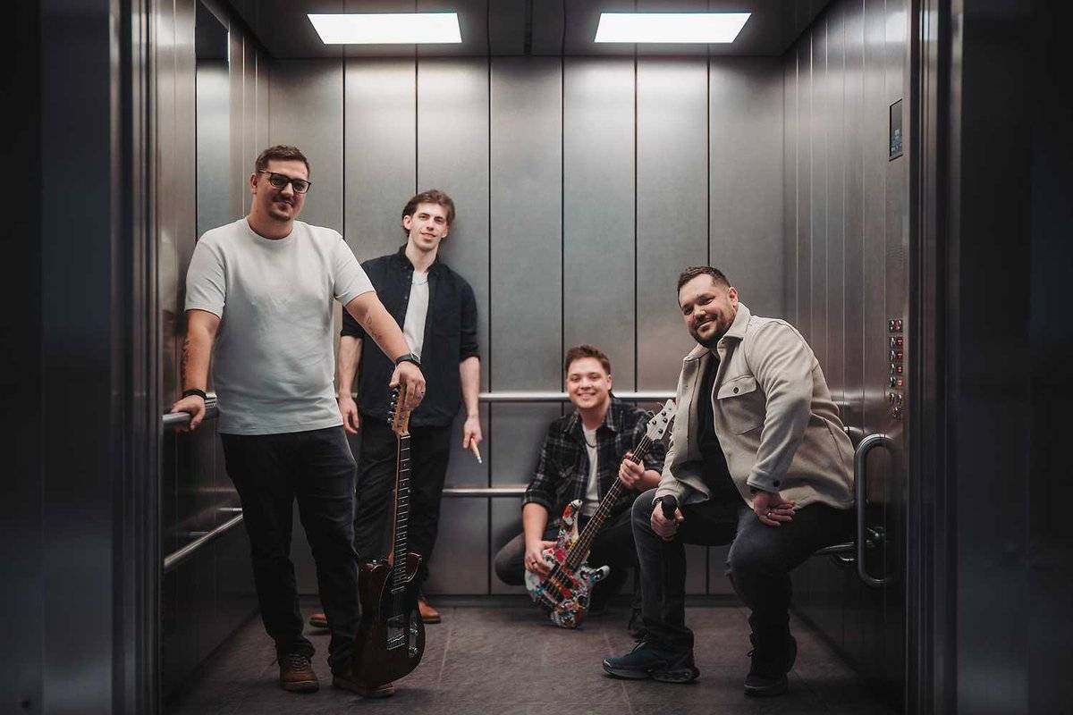 Rád bych Vás pozval na náš první koncert kapely LINIE a zároveň křest debutového alba "Závislej na žraní", který se bude konat dne 24.4.2026 v 19:00 hodin v Centrum Jízdárna Znojmo.   Na albu jsme dřeli skoro 2 roky a budeme rádi, když ho budeme moci pokřtít s našimi přáteli a blízkými.