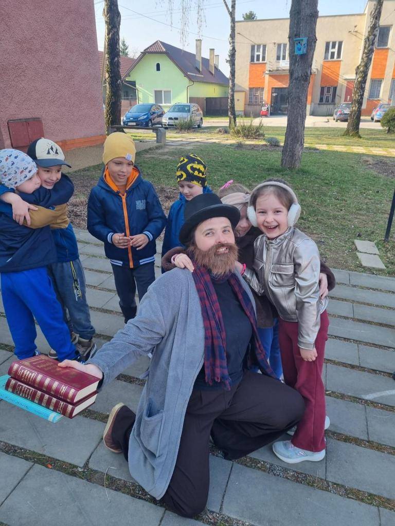 Napriek tomu, že marec predstavuje kvôli podávaným dotáciám a daňovým priznaniam jeden z najnáročnejších mesiacov roka, brány Obecnej knižnice v Beluši ostali otvorené dokorán a program bol nabitejší než kedykoľvek predtým, aby sme spolu s čitateľmi oslávili mesiac knihy.