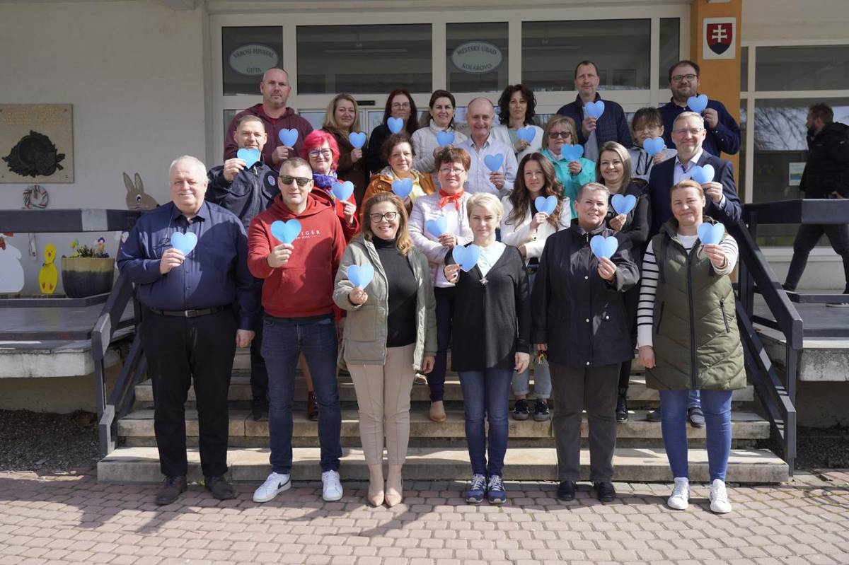 2. apríla je Svetový deň autizmu – porozumieť, prijať, pomáhať. Aj naše srdcia sú modré