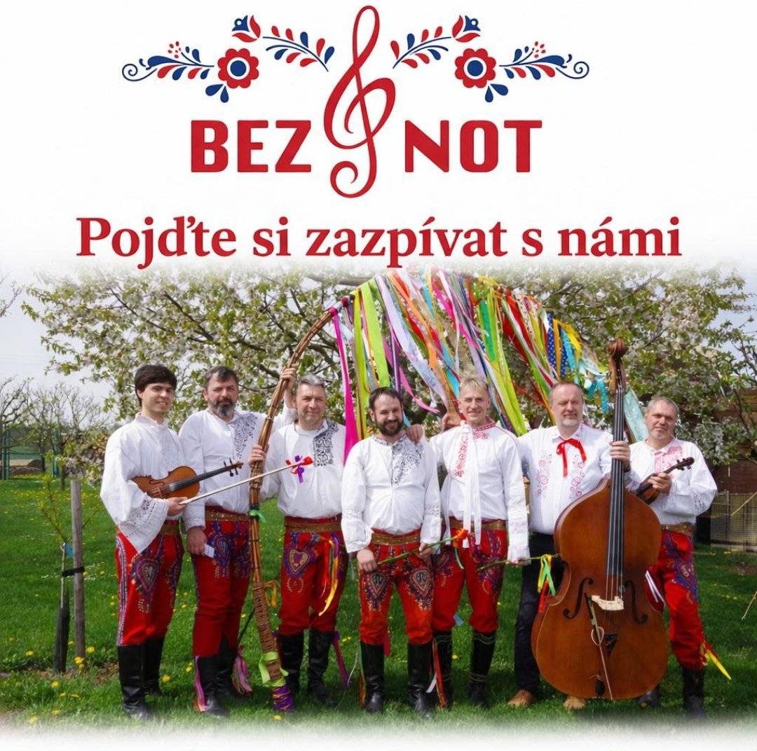 Vážení přátelé, Pojďme letos zahájit velikonoční pondělí společným zpíváním s úžasnou živou kapelou!  V pondělí 6.dubna v 9:00, u kašny v Lažanech. Vajíčka, šťopičky, a mrskačky s sebou...