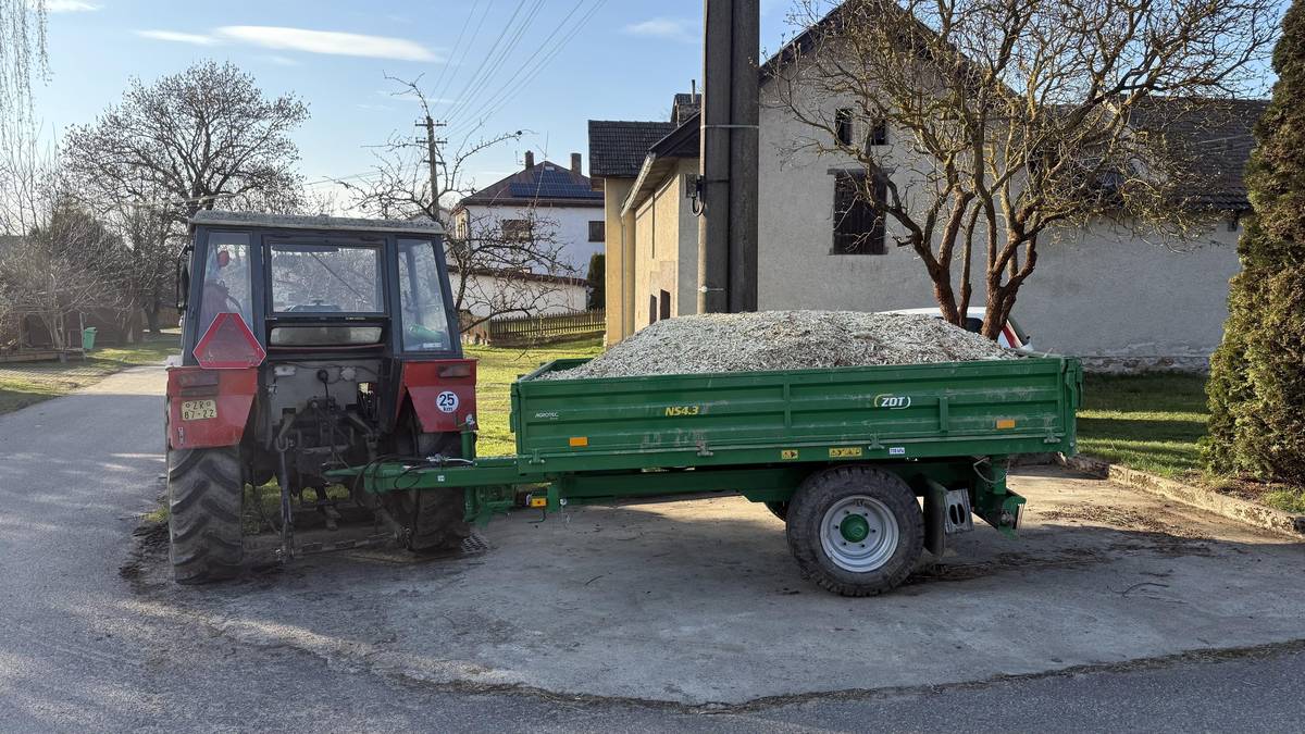 U býka, na místě kde byl kontejner na bioodpad je k dispozici štěpka. V případě, že bude rozebrána, připravíme po velikonocích další.