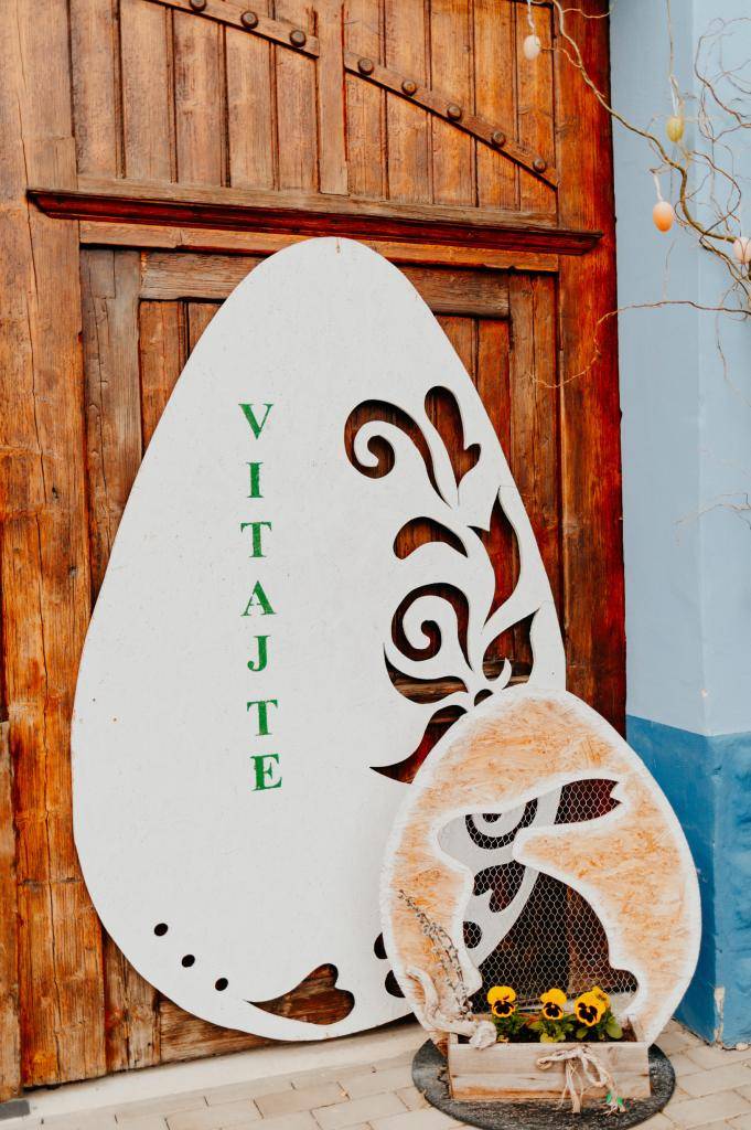 Aj napriek nepriaznivému počasiu počas soboty chceme poďakovať všetkým, ktorí si našli čas a prišli podporiť predajcov svojou návštevou na Veľkonočných trhoch a aj návštevou Vidieckeho domu.  Ešte raz ďakujeme predajcom za krásne výrobky, veľkonočné ozdoby a dobroty a nášmu DHZ za ich občerstvenie.