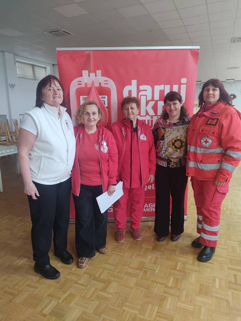 V pondelok 30. marca 2026 sa priestory nášho kultúrneho domu zaplnili ľuďmi s veľkým srdcom. Miestny spolok Slovenského Červeného kríža Malinovo a Zálesie a spol. AGEL zorganizovali darovanie krvi pod názvom Malinovská kvapka krvi.