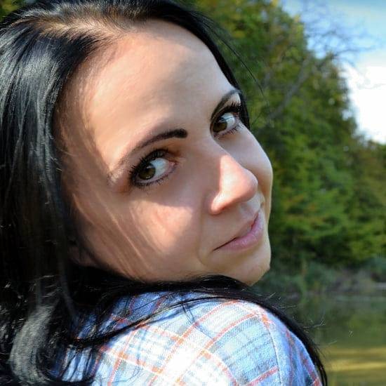 Smútiaca rodina Sabacká s hlbokým žiaľom oznamuje občanom, že ich náhle a navždy opustila milovaná dcéra, sestra, príbuzná a naša občianka Martina Sabacká, vo veku nedožitých 45 rokov.