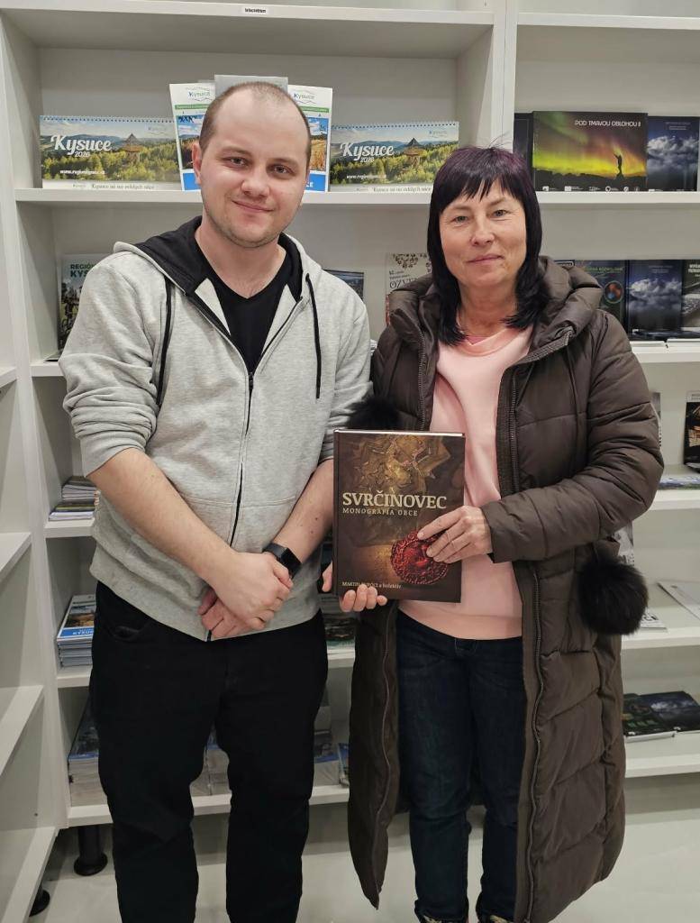31. 3. 2026 navštívila knižnicu a turisticko-informačné centrum starostka susednej obce Svrčinovec, pani Renáta Majchráková. Do knižničného fondu nám venovala monografiu obce Svrčinovec, za čo jej srdečne ďakujeme.