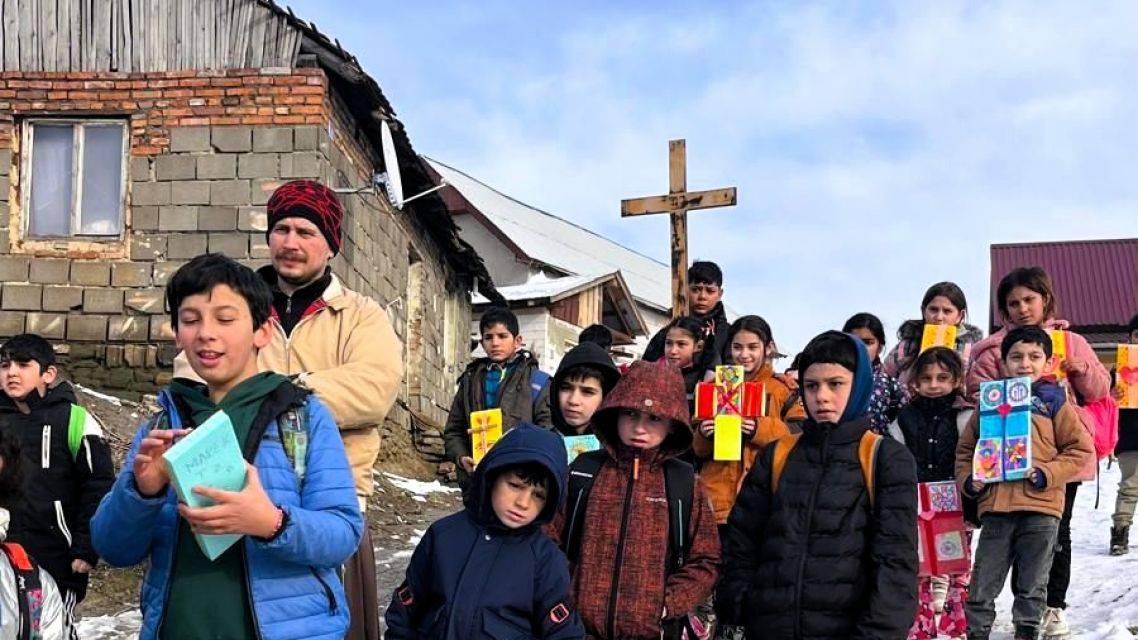 Kapucínska misia v Markušovciach sa za pomerne krátky čas stala dôležitou súčasťou života našej obce. Je postavená na blízkosti k ľuďom, službe, budovaní dôvery a vytváraní mostov medzi komunitami. Jej pôsobenie je úzko späté najmä s osadou Jareček, no presahuje aj do života celej obce.