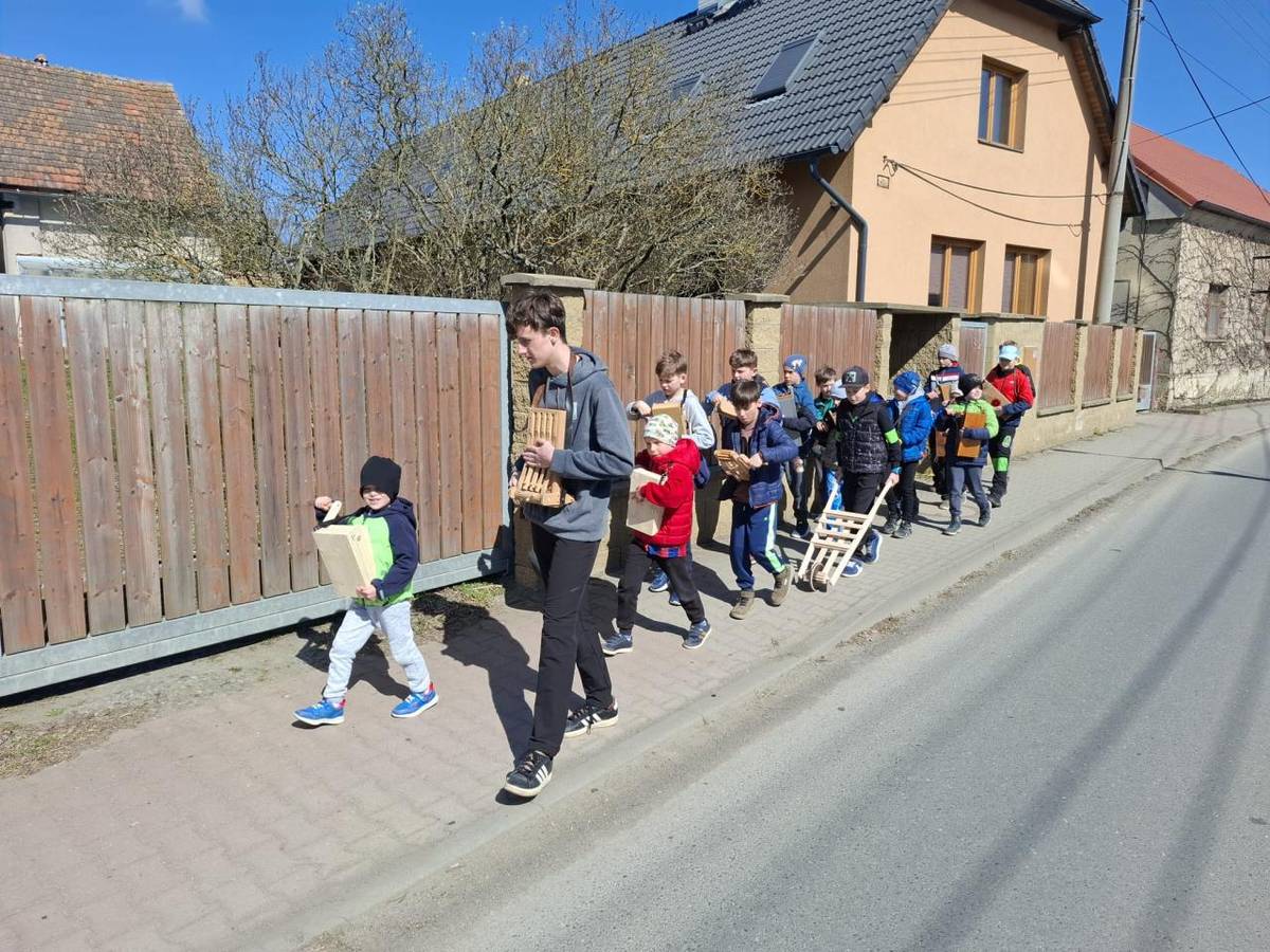 Dnes zahájila naše “chasa” pravidelné velikonoční Rajrání  Kluci, jste skvělí!