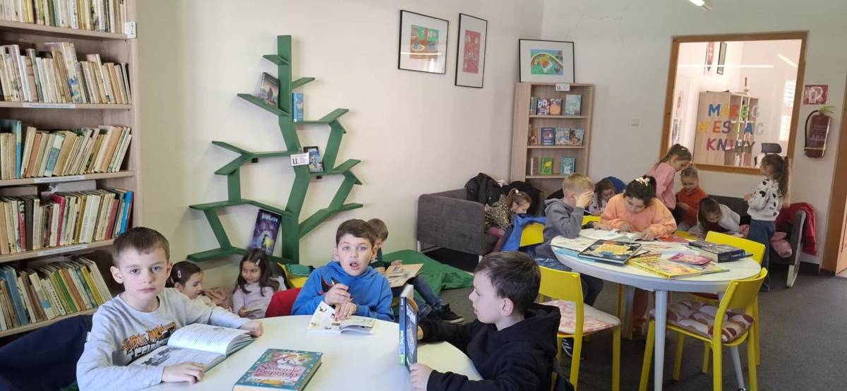 Marec je dlhodobo vnímaný ako obdobie venované čítaniu a budovaniu vzťahu ku knihám.