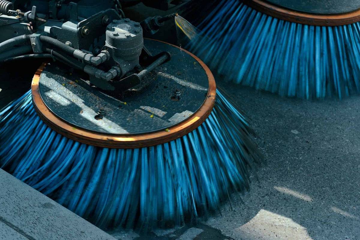 Vážení spoluobčané, tento čtvrtek a pátek, tj. 09.04. a 10.04.2026 bude probíhat v naší obci strojní čištění komunikací. Prosíme proto všechny občany, aby v tento den nenechávali svá vozidla na veřejných komunikacích. Děkujeme a přejeme hezký den 🙂