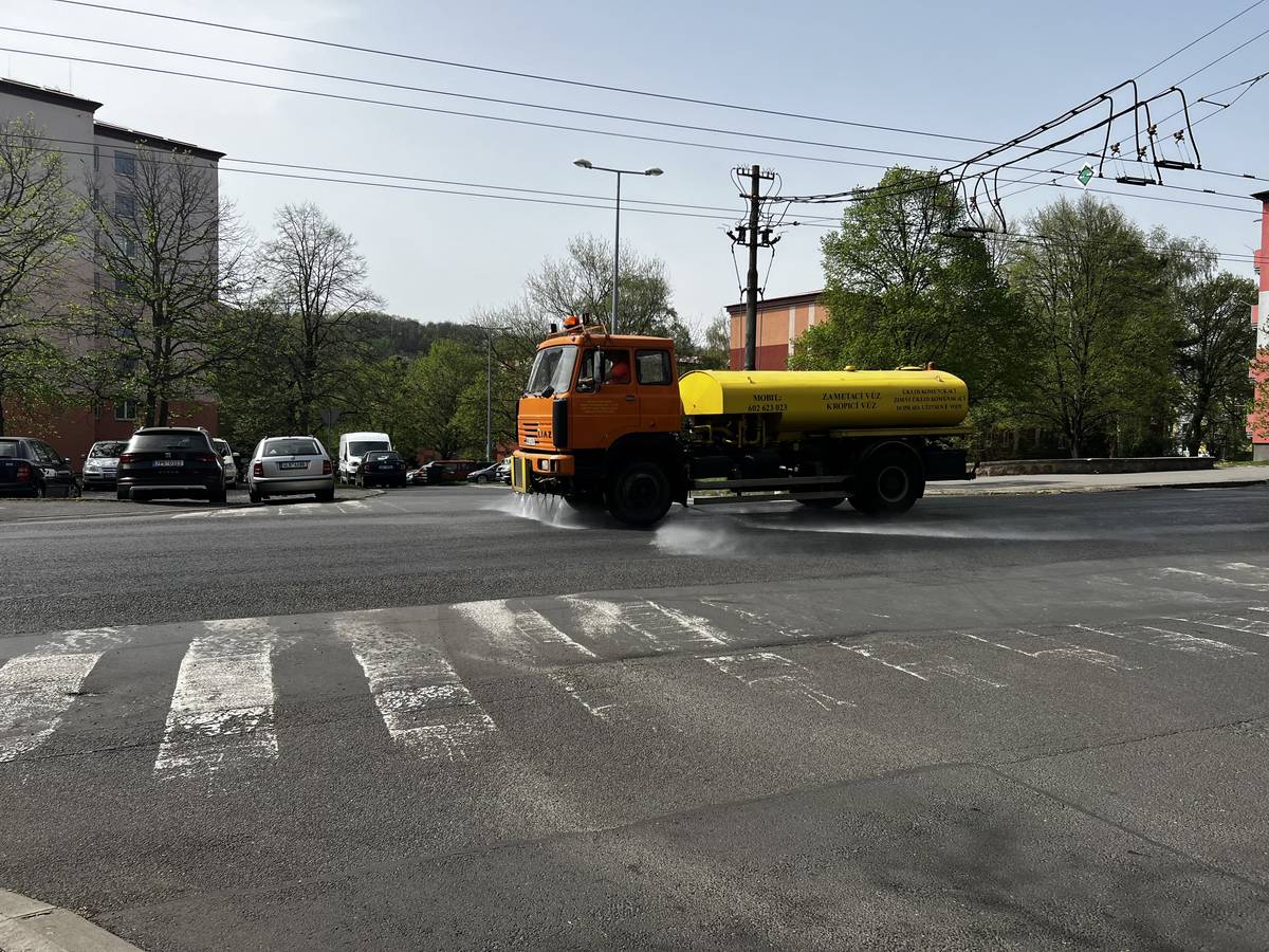 Kdy bude čištění probíhat ve vaší ulici se dozvíte na webu ➡️ Čištění komunikací - Statutární město Ústí nad Labem