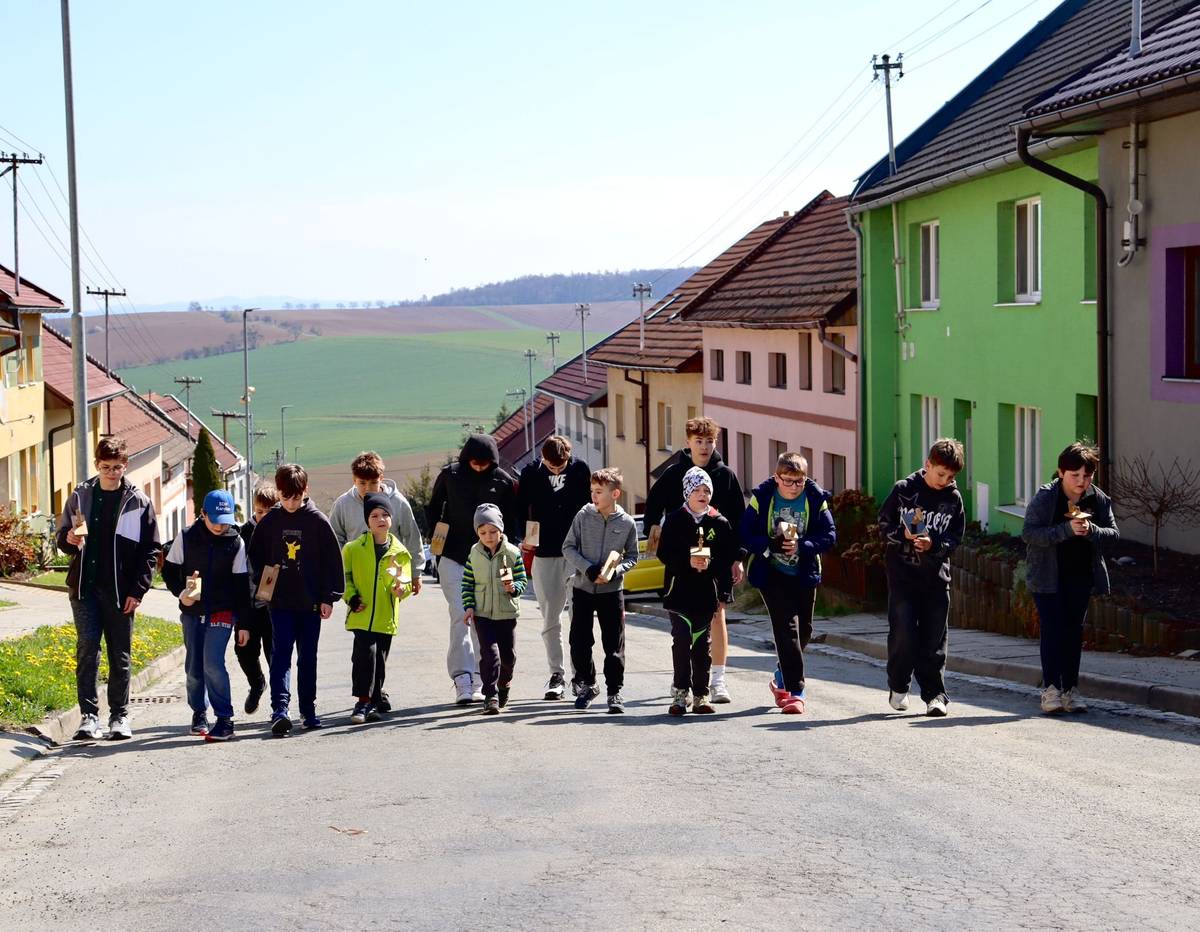 Oznamujeme občanům, že dnes, od 13:30, budou naší obcí procházet klepači s Jidášem. Celá skupina bude vycházet od 13:30 hodin, ze spodní části naší obce, a půjdou postupně dům od domu. Děkujeme, že podporujete tuto krásnou tradici.