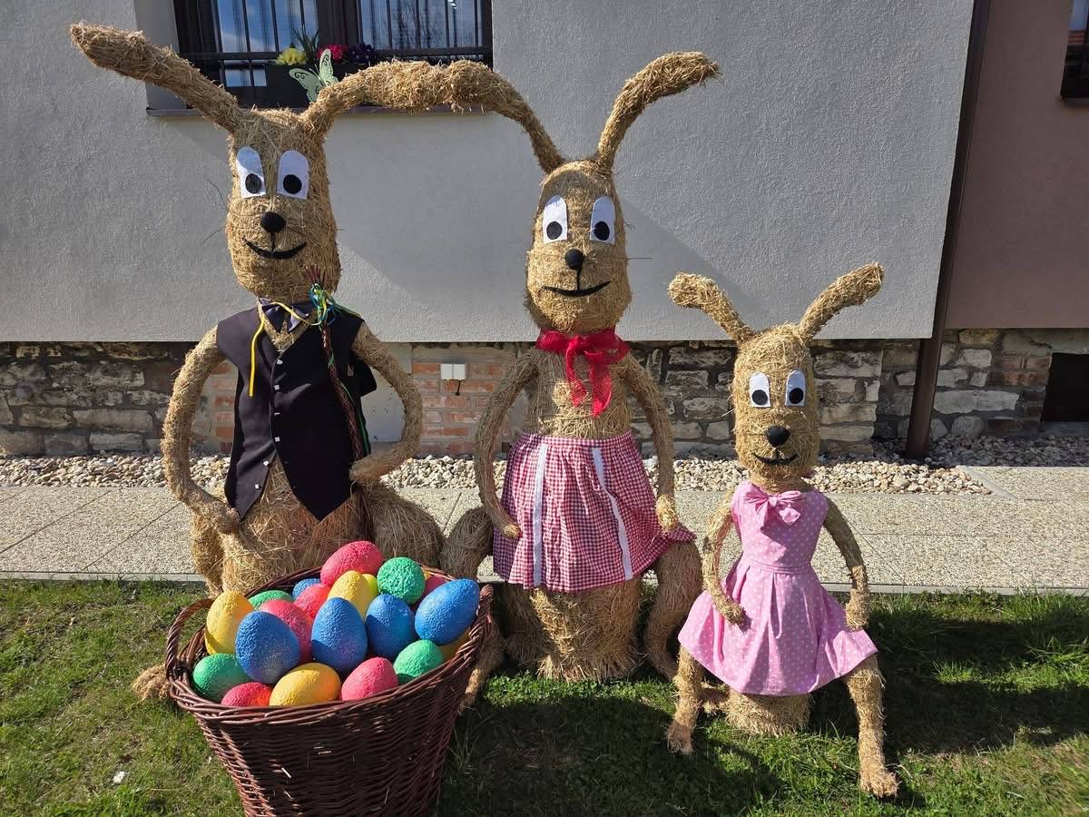 Vážení spoluobčané, milí přátelé...  přejeme vám příjemné a požehnané Velikonoce a krásné jarní dny plné slunce, pohody a dobré nálady. Ať vám toto období přinese radost a chvíle strávené s těmi, na kterých vám záleží.