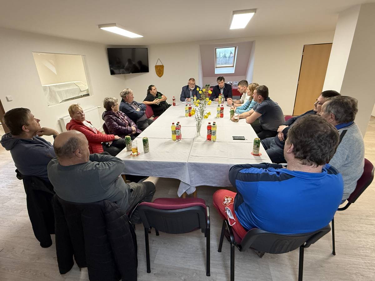 ✅ Březnová setkání starosty Dana Ramzera a místostarosty Jiřího Stodůlky s občany ve Frýdlantu jsou za námi a přinesla řadu podnětných diskuzí i konkrétních návrhů. Nyní vedení města zve všechny obyvatele na zbývající dubnová setkání, která jsou skvělou příležitostí osobně sdílet své názory, připomínky i nápady na zlepšení života ve městě. 📅 Termíny dubnových setkání: 8. dubna 2026 – ZŠ Bělíkova (jídelna) 13. dubna 2026 – prostory frýdlantské rozhledny 20. dubna 2026 – Albrechtice Přijďte se zeptat na to, co vás zajímá, nebo sdílet to, co byste rádi ve svém okolí změnili. Vedení města se na setkání s vámi těší. 😊