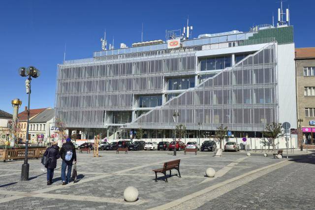 Rekonstrukce budovy na náměstí T. G. Masaryka 16 proměnila někdejší chátrající objekt v moderní sídlo magistrátu 21. století. Přestavba, která představuje největší investici do městské budovy v novodobé historii Přerova, vyšla celkem na 352,3 milionu korun bez daně. Město na projekt zároveň získalo významnou dotaci – k dnešnímu dni bylo vyplaceno zhruba 147,3 milionu korun.                               Číst dál...