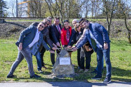 V Púchove sa rozbieha projekt, ktorý môže zmeniť každodenné cestovanie niekoľkých stoviek ľudí. V mestskej časti Horné Kočkovce vznikne moderná autobu...