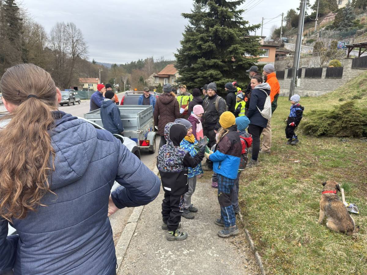 Myslivecké sdružení Olomučany tímto vyslovuje upřímné poděkování všem občanům a dobrovolníkům, kteří se v sobotu 28. března 2026 zúčastnili celorepublikové dobrovolnické akce Ukliďme Česko. Díky vaší pomoci se nám podařilo zbavit naše lesy a přilehlé cesty značného množství odpadu. Velice si vážíme vaší ochoty pomáhat a přispět tak k čistšímu životnímu prostředí v naší obci. Fotografie z akce: https://www.olomucany.cz/2026/04/podekovani-dobrovolnikum-uklidme-cesko-v-olomucanech/