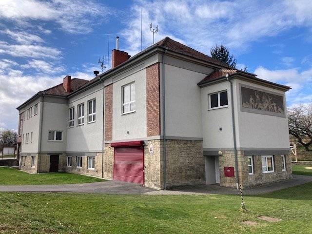 Dobrý den, zveřejňujeme pozvánku na výlet pro starší spoluobčany. Vyrazíme ve čtvrtek 28. května na hrad Bouzov. Informace k výletu jsou přílohou této zprávy, jsou na webu obce a vývěsce. Na výlet je potřeba se přihlásit v kanceláři obce. Společně s T.J.Sokol uve obec také na Pálení čarodějnic na čtvrtek 30. dubna. Scénář této akce je léty prověřený a nebude se tedy měnit. Jediné, co se mění, je zázemí na hřišti u sokolovny, přijďte to tedy omrknout na vlastní oči. Rádi vás uvidíme. Obec Hrušová