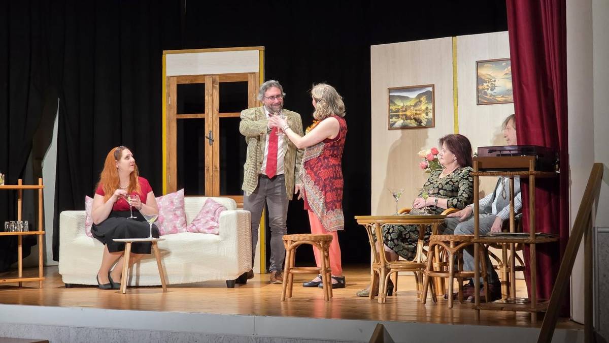 Páteční večer na konci března patřil v Lukové kultuře. Možná jsme čekali větší účast, ale s kulturou trochu jiného žánru, která ve stejnou dobu bavila a vyprodala lanškrounský LArt, se nedalo „soupeřit“.