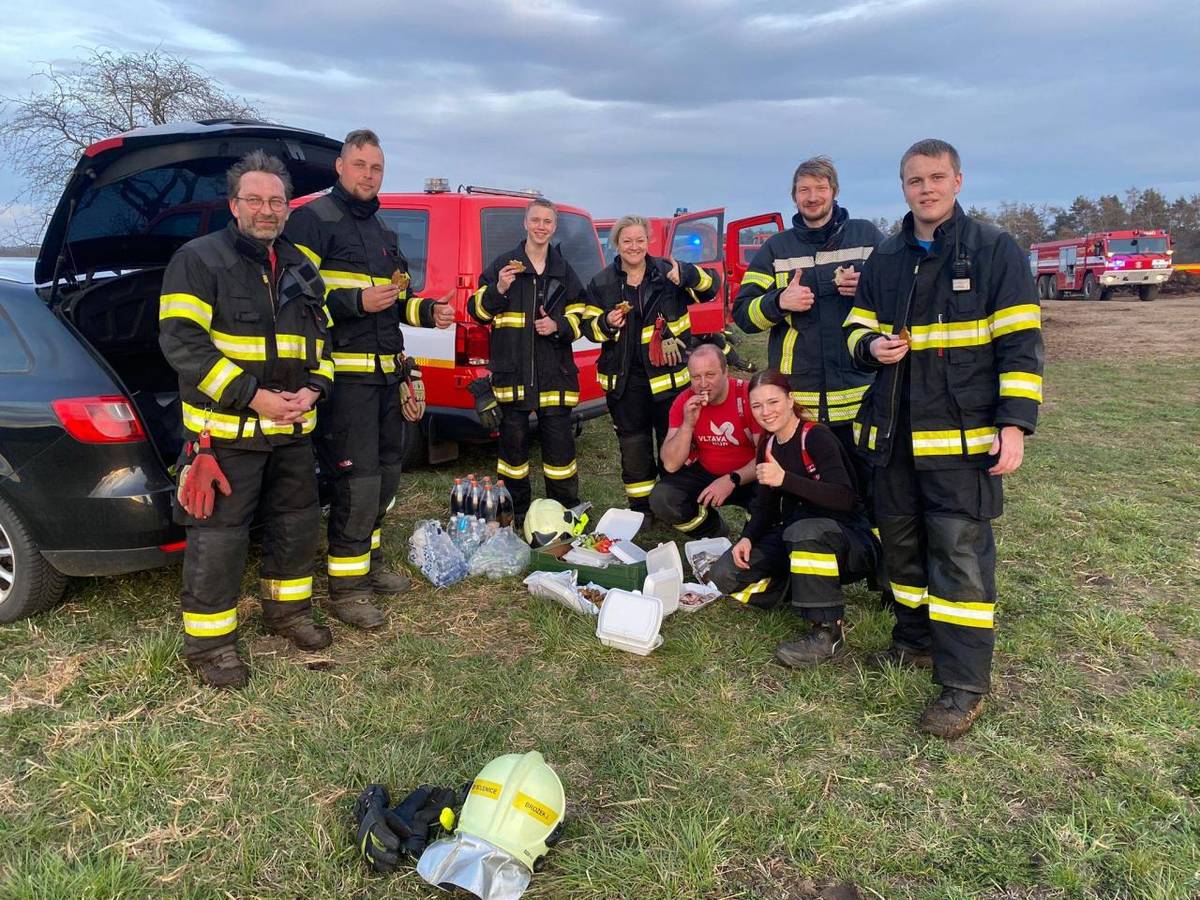 Rádi bychom vyjádřili poděkování a respekt naší jednotce SDH Solenice za mimořádné nasazení při zásahu u rozsáhlého požáru ve Zduchovicích, ke kterému došlo v době velikonočních svátků.