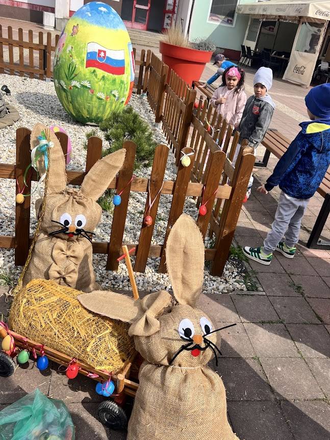 Poltár sa počas Veľkej noci opäť premenil na miesto plné farieb. Mesto ožilo veselými dekoráciami, ktoré vytvorili deti z našich škôl a škôlok.