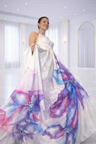 Malované hedvábné šaty