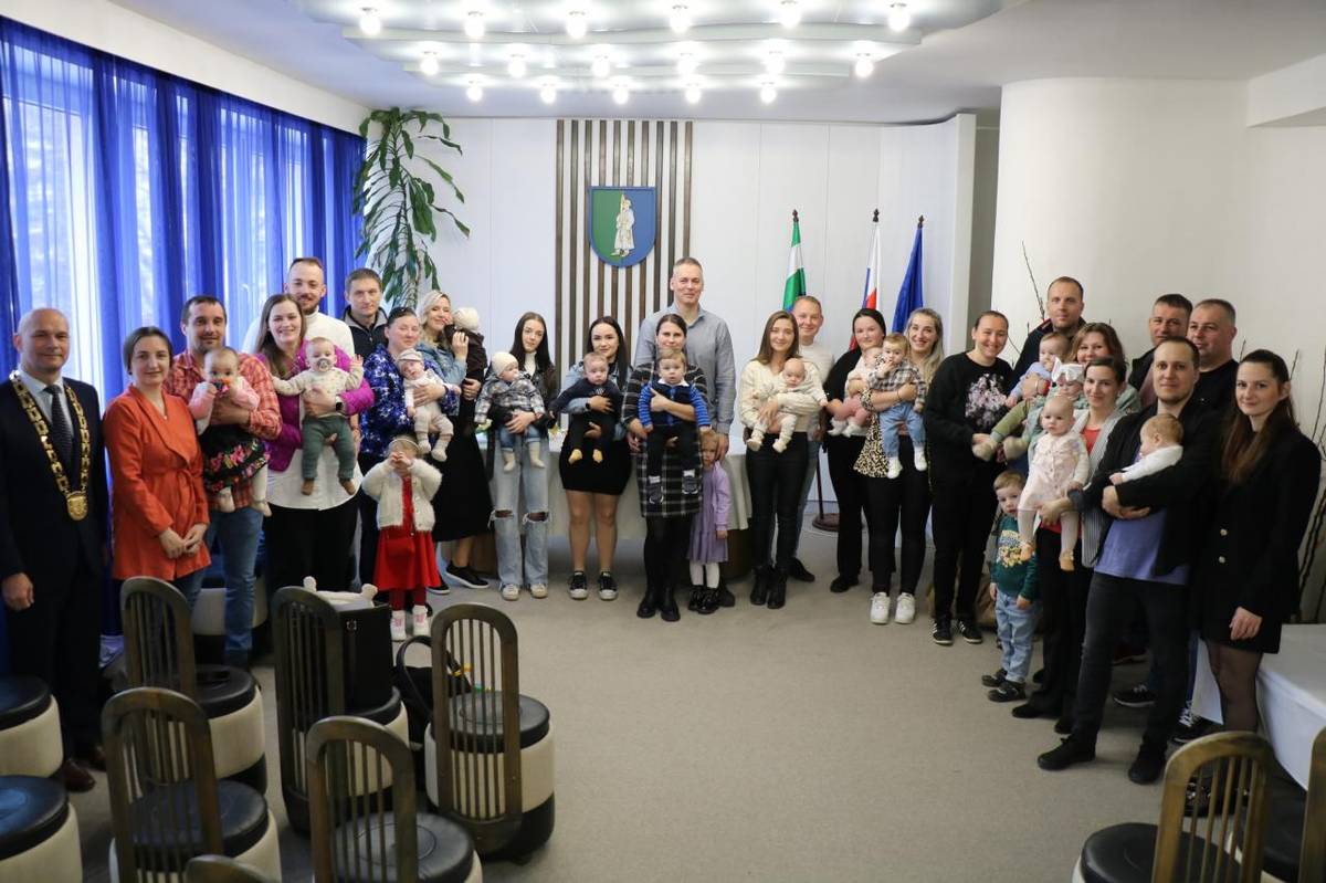 Vitajte medzi nami! Hriňová slávnostne privítala svojich najmladších obyvateľov.