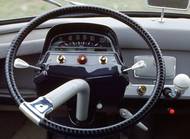 Některé soudobé články a testy napadaly jednoduchý a strohý interiér. Je ovšem fakt, že Ami technicky vycházel z 2CV…