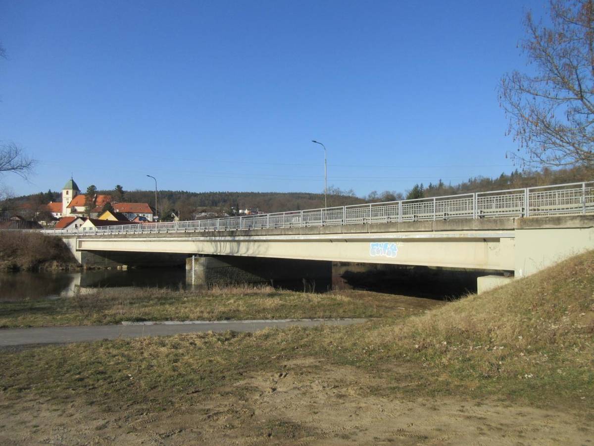 Most přes řeku Úslavu ve Starém Plzenci