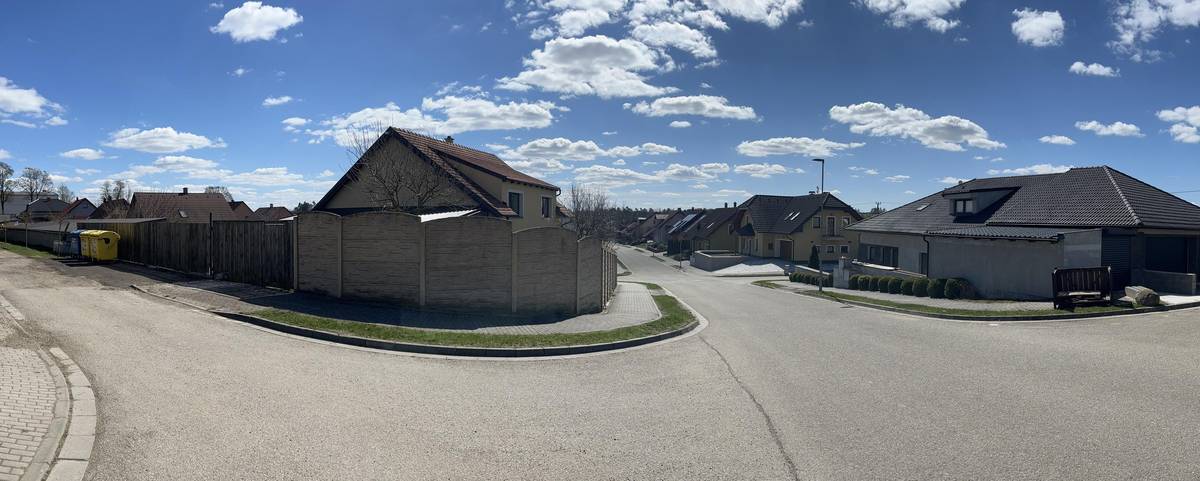 V „nové obytné zóně“ ve Stránecké Zhoři přibylo kontejnerové stání na plasty (multikomodita) a papír.   Děkujeme, že třídíte odpad.    https://vimeo.com/1126811291?fl=pl&fe=sh