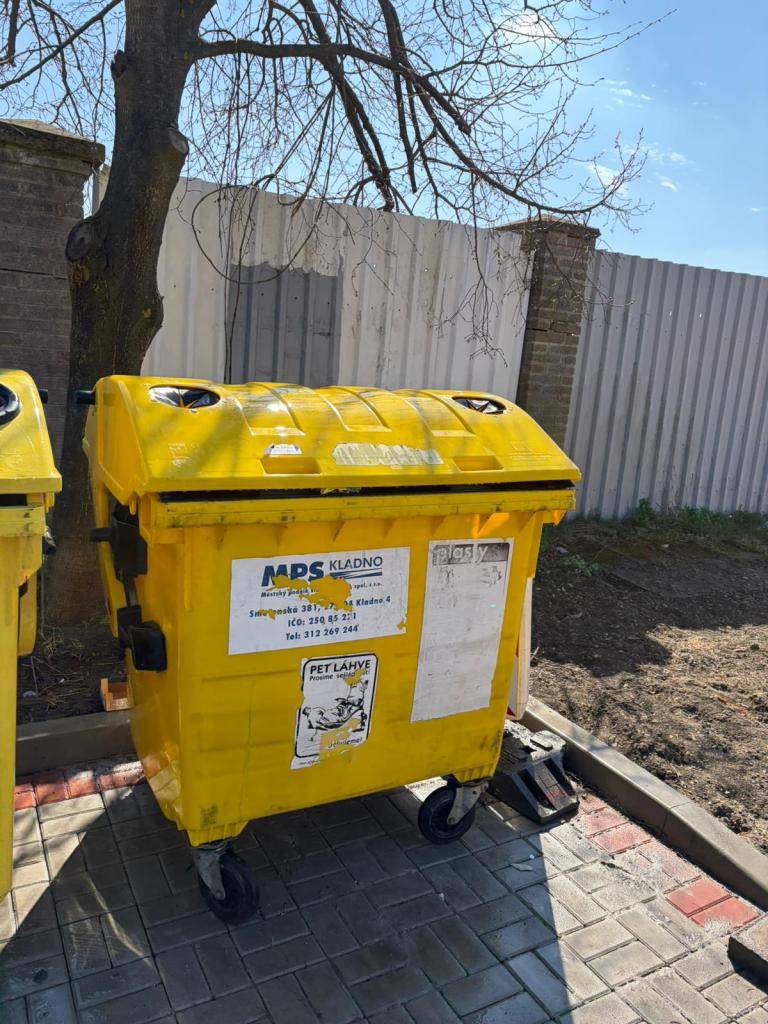 Vážení občané,    informujeme Vás o proběhlém vyčištění a dezinfekci kontejnerů na tříděný odpad.