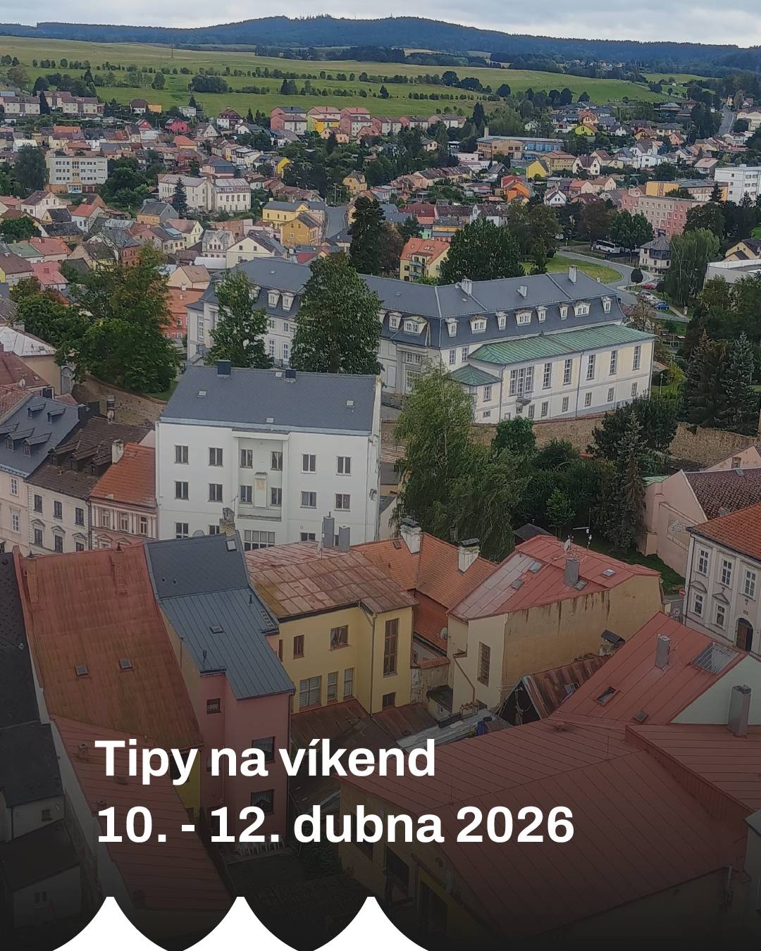 Přinášíme vám tipy na následující víkend: Pátek 10. dubna a sobota 11. dubna 2026 PAF TACHOV 2026 48. ročník Mezinárodního filmového festivalu potápěčských filmů, fotografií, kresleného humoru a dětské výtvarné tvorby Pátek 10. dubna 8.00 I. Film a přednáška pro žáky ZŠ 10.00 li. Film a přednáška pro žáky ZŠ 20.00 I. Programový blok  Programové bloky jsou složeny z filmů a přednášek s potápěčskou a cestopisnou tematikou. sobota 11. dubna  9.00-15.00 NAMALUJ FOTOGRAFII. Dětská výtvarná dílna pro děti do 15 let.  Vyber a namaluj či vymodeluj některou z vystavených fotografií. Práce vyhodnotí přítomná porota a úspěšným mladým výtvarníkům budou po 15:00 předány věcné ceny. Veškeré výtvarné potřeby budou dětem k dispozici. 9.00 II. Programový blok  11.00 Předání ocenění v soutěži Podmořský svět očima dětí. 13.00 Jitka Denton - módní návrhářka Přednáška - Podmořský svět očima ženy, jako inspirace pro vznik značky bikin. 13.30 III. Programový blok 14.00 Jindřich Bohm - cestovatel a fotograf. Přednáška - Norsko nad i pod vodou.  Po stopách největší námořní operace 2. světové války ve Skandinávii. 15.00 IV. Programový blok  16.00 Michal Štros - podvodní fotograf. Prezentace a křest knihy.  Specialista na kreativní úpravy fotografií, držitel několika světových ocenění se s námi podělí o některá ze svých kouzel. VÝSTAVY v průběhu celého festivalu •          Podvodní fotografie •          Autorská výstava M. Solčanského •          Světová výstava kresleného humoru •          Dětská výtvarná tvorba Podrobný festivalový program včetně obsahu jednotlivých programových bloků, téma přednášek, informace o lektorech a průběhu všeho dění okolo festivalu naleznete na webových stránkách www.paftachov.cz na FB stránce události. pátek 10. dubna V objetí ticha Vernisáž autorské výstavy fotografií podvodního světa autora Milana Solčanského, která se koná v rámci Mezinárodního festivalu PAF 2026. Začátek vernisáže v 18.00 hodin v Muzeu Českého lesa. sobota 11. dubna Potápěčská veselice pro plavce, neplavce i mořeplavce. Tradiční setkání všech příznivců PAFu. K tanci i poslechu hraje DUO ANYWAY. Vstupné 350 Kč, začátek ve 20.00 hodin. Slosovatelné vstupenky. Basketbal – kvalifikace na MČR U13 Sobotní ráno bude tachovská hala plná adrenalinu a napětí. Basketbalové naděje zde odehrají kvalifikační zápas proti týmu DBaK Plzeň o účast na mistrovství České republiky. Zápas začíná v 09.30 hod., tak dorazte do haly pořádně zafandit! Fotbal – starší a mladší dorost – krajský přebor Sobotní dopoledne bude patřit fotbalový stadion dorostu. Starší dorost vede výsledkovou listinu a mladší je na 2. pozici. Proti soupeři SK Slavia Vejprnice nastoupí v 10.00 starší dorost, poté od 12.15 mladší dorost. Tak přijďte fandit. Aerobic – ICN Aerobik Angel Open Čekají vás skvělé výkony, energie, radost z pohybu a úžasná atmosféra. V městské hale proběhnou závody s názvem ICN Aerobik Angel Open, kde uvidíte talentované závodníky všech věkových a různých sportovních kategoriích (fitness master class, fitness strong, fitness cross). Závody proběhnou mezi 14.00 – 17.00 hodinou. Basketbal – U15 žákovská liga V sobotu dopoledne můžete přijít do městské haly fandit tachovskému týmu žákyň, které hrají žákovskou ligu v kategorii U15. Zápas začíná v 11.45 hodin proti týmu AŠ Mladá Boleslav. Basketbal – Západočeská liga žen V sobotu podvečer přijďte zafandit basketbalistkám proti týmu BK Klatovy. Zápas začíná v 17.30 hodin v městské sportovní hale. neděle 12. dubna Venkovní herna – rodinné centrum Čtyřlístek Rodinné centrum Čtyřlístek si pro děti připravilo několik hravých stanovišť – čeká je Smyslohraní, překážkové dráhy, tvořivé aktivity a spousta další zábavy. Rodiče si mezitím mohou v k