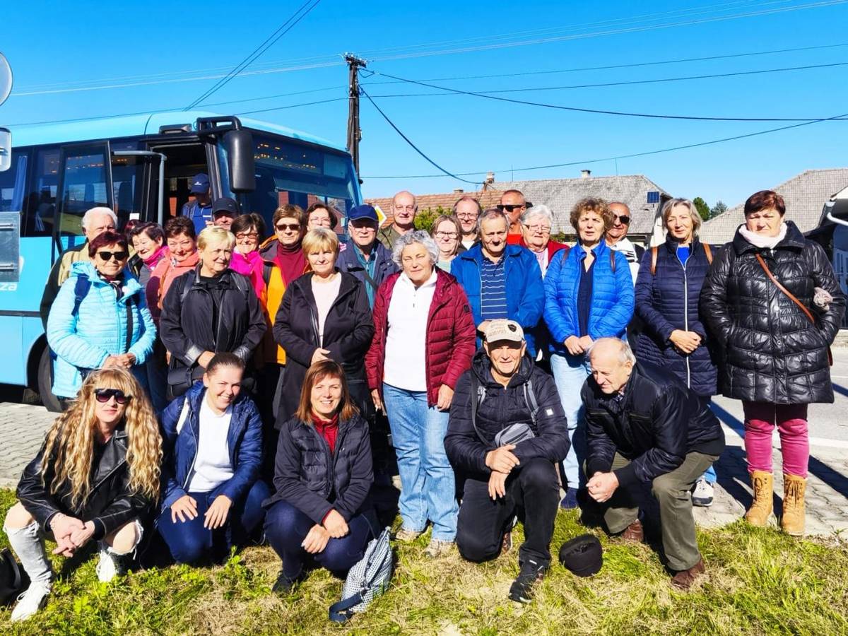 Na spestrenie svojej činnosti   zorganizovala dňa 4. októbra 2025 naša MO KNS v Malinovej  zájazd na tradičný jarmok v Mošovciach.