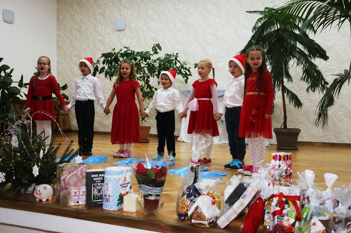 Po dvojročnej odmlke, kvôli pandémii na Covid-19, sa členovia Klubu dôchodcov v Malinovej opäť stretli na tradičnom slávnostnom vianočnom posedení.
