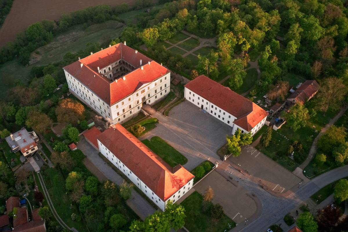 Rosický zámek prochází velkými změnami. Čtěte více v eNovinách.