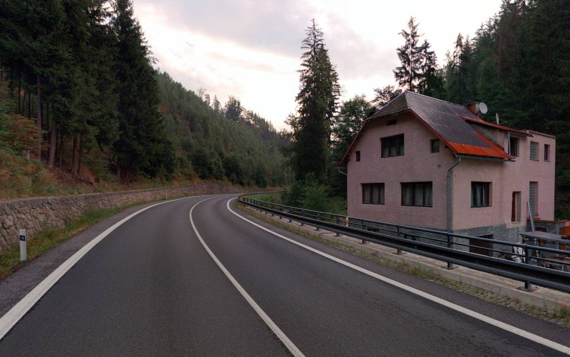 Z důvodu provádění stavebních prací, a to celoplošné opravy asfaltových povrchů silnice, bude na dotčeném úseku silnice I/10 mezi obcí Železný Brod a obcí Loužnice (v místě Velovka), od silničního km cca 88,4 do km cca 88,9, provedena částečná uzavírka provozu. Termín prací: 13.04.2026 (od 07:00 hodin) – 15.04.2026 (do 18:00 hodin) Objízdná trasa se nenařizuje, dojde pouze k částečné uzavírce dotčeného úseku silnice I/10.