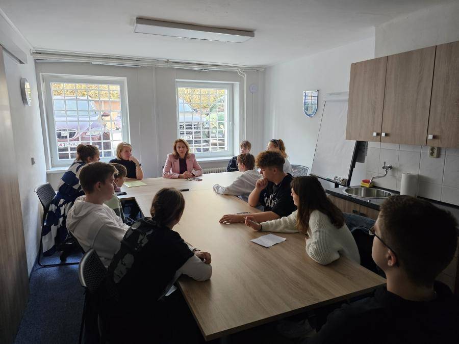 Ministerstvo práce, sociálnych vecí a rodiny, v spolupráci s Ústredím práce, sociálnych vecí a rodiny a Prezídiom Policajného zboru, spustilo kampaň s...